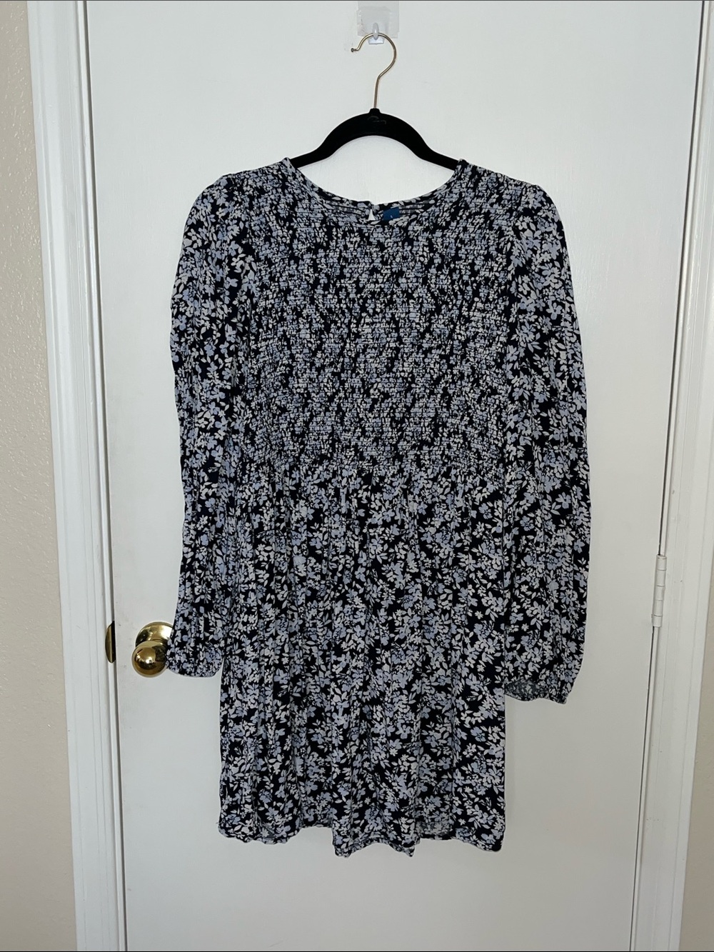 Old Navy Black Long-Sleeve Floral Shift Dress